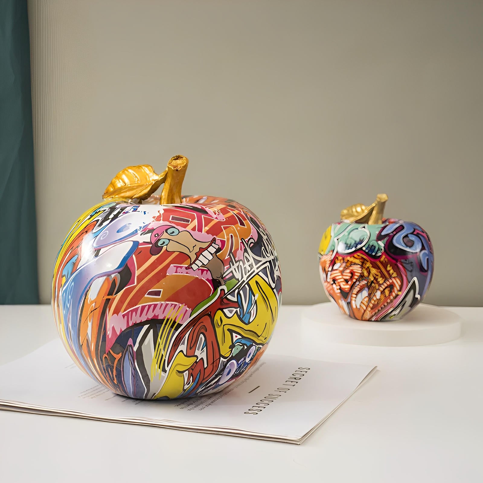 Soho Urban Graffiti Apple – Maison & Fitch