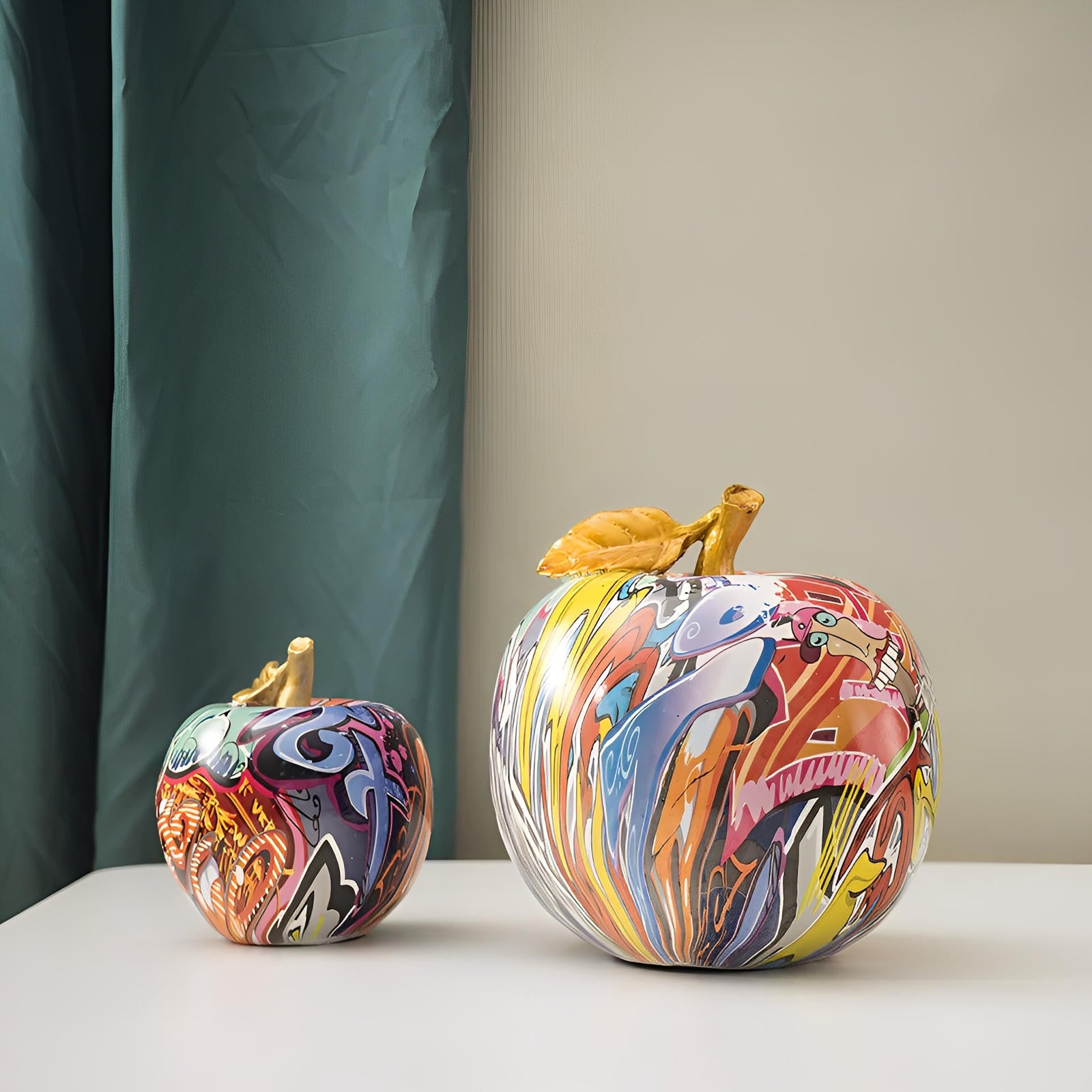 Soho Urban Graffiti Apple – Maison & Fitch