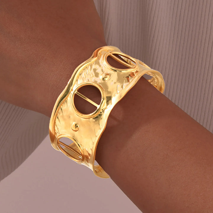 Velra Silk Thread Bracelet